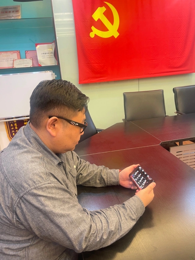總裁王銘豪觀看開(kāi)幕盛況.jpg